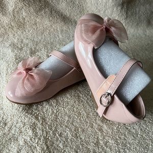 Girls shoes